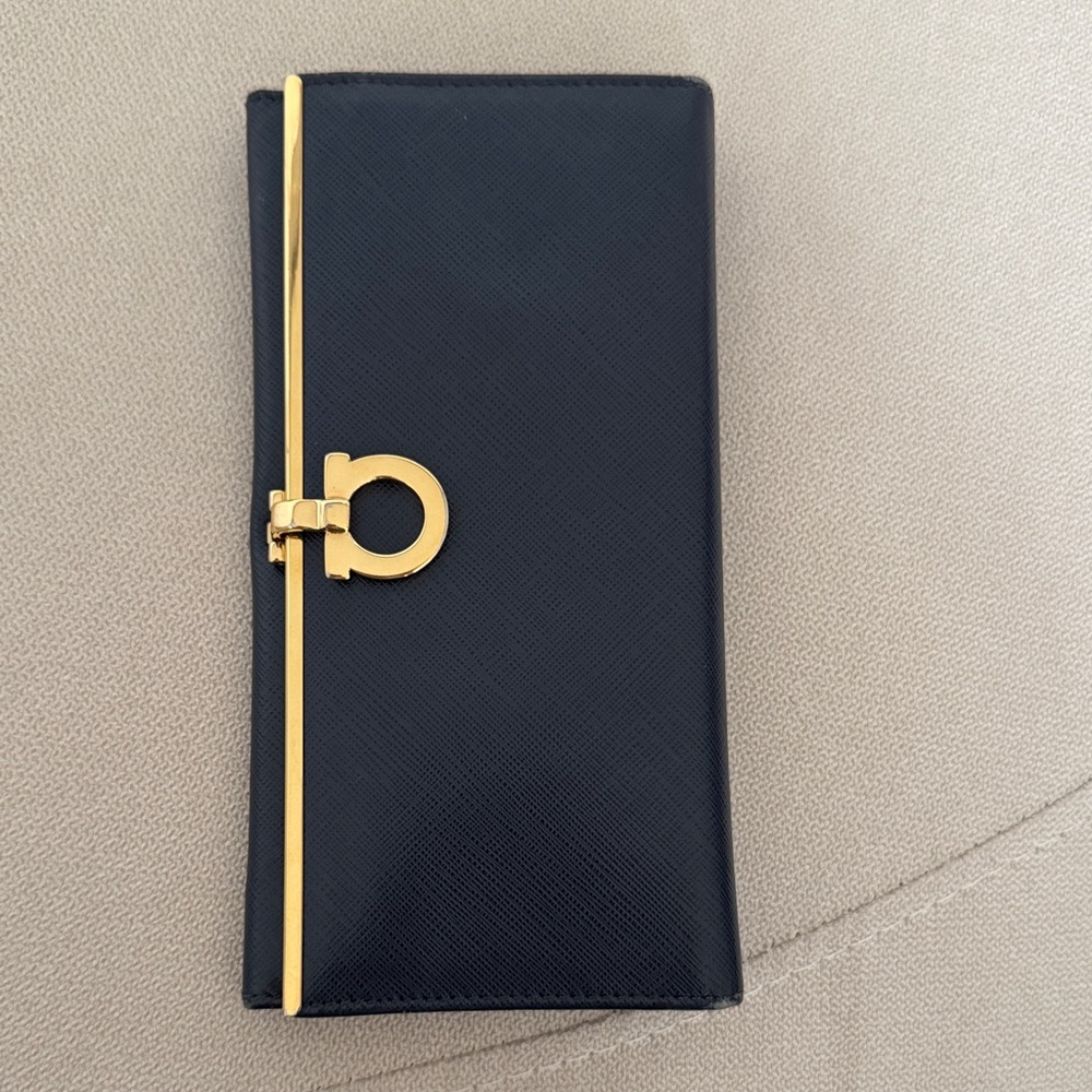 🌟SOLD🌟Salvatore Ferragamo Long Wallet